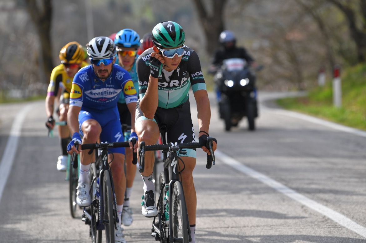 Davide Formolo (Bora-Hansgrohe) adjusts his earpiece while leading the chase group
