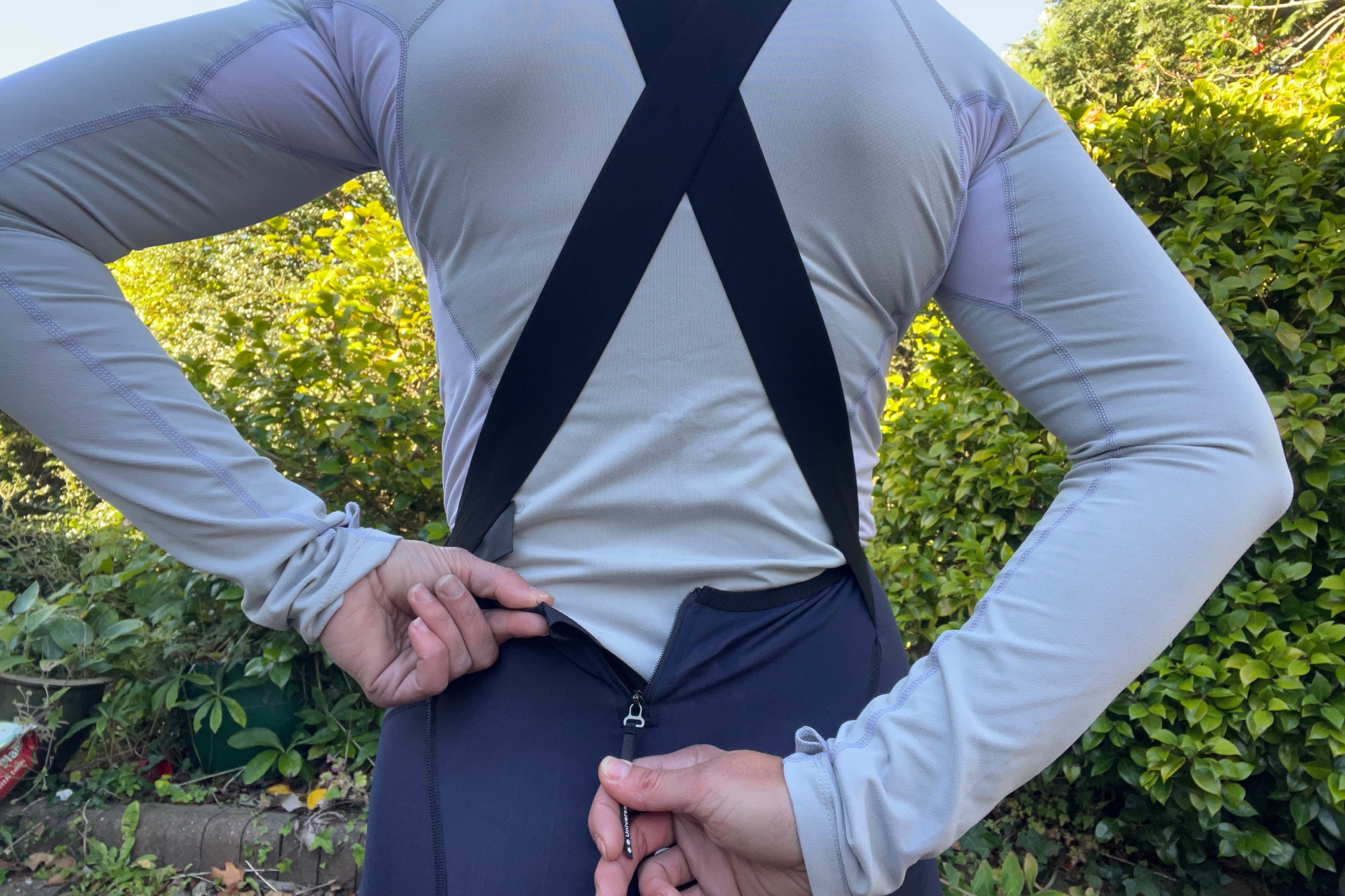 Universal Colours Mono close up of rear zip at back of tights