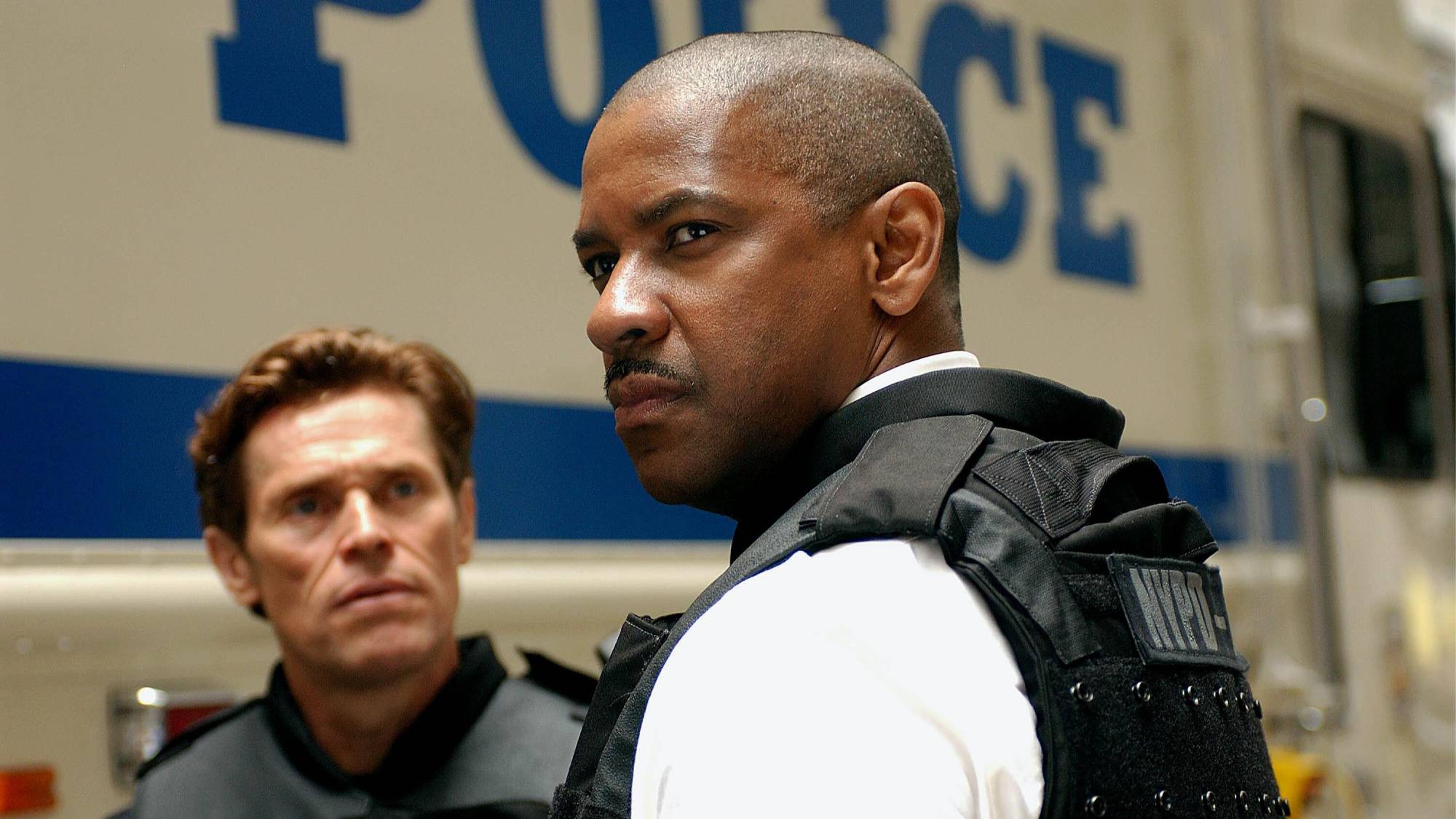 (L-R) Willem Dafoe as Captain John Darius and Denzel Washington as Detective Keith Frazier in &quot;Inside Man&quot;