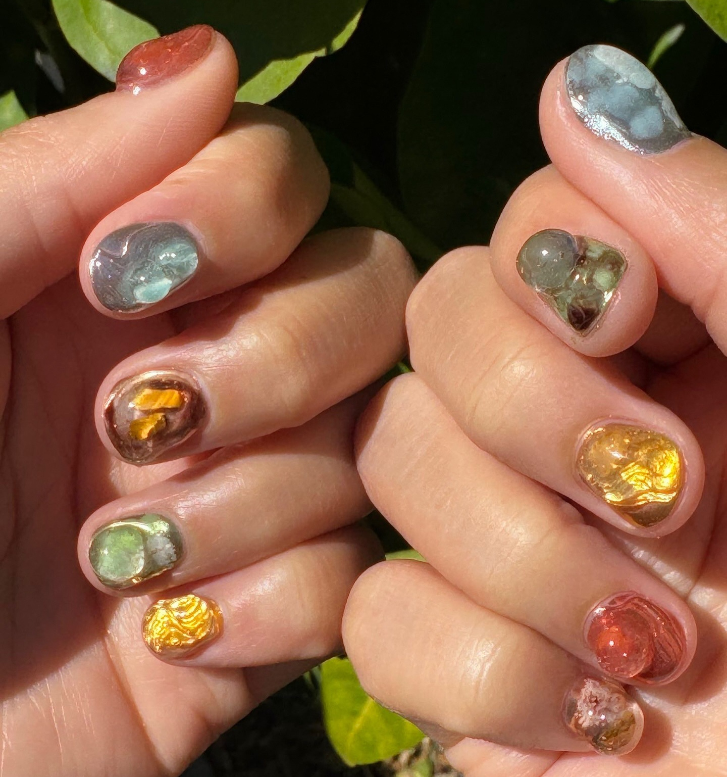 Multi-crystal nail designs