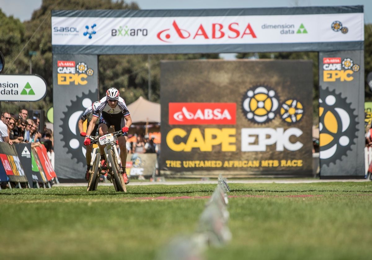 Christope Sauser and Jaroslav Kulhavy start the prologue