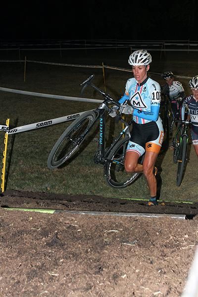 Nicole Duke (Marin-Spy) at the head of the three-rider lead group
