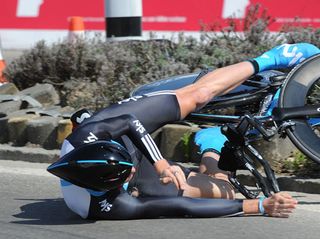 Chris Froome crashes, Tour de Romandie 2010 prologue