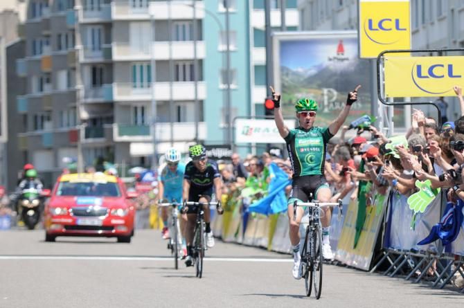 Thomas Voeckler (Europcar) outsprinted his four breakaway companions to win in Grenoble