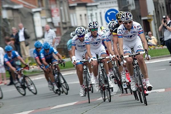 FDJ-BigMat sets tempo in the peloton.