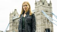 Eva-Jane Willis as Smitty in front of a bridge in London for FBI: International Season 3x11 cropped