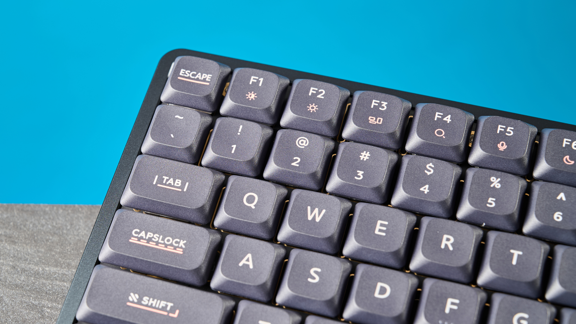 A black Iqunix Magi75 mechanical keyboard