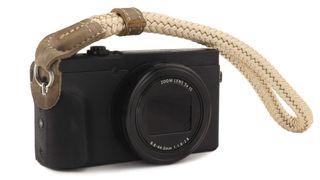 DIY Quick-Release Paracord Camera Wrist Strap with Instructions • Simplr