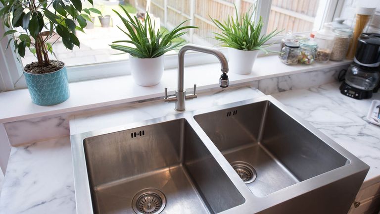 How to clean a stainless steel sink properly without damaging it