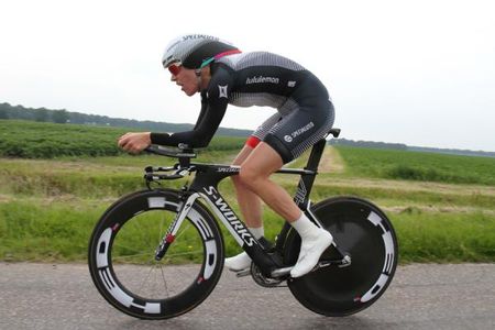 Ellen van Dijk (Specialized-lululemon) en route to victory