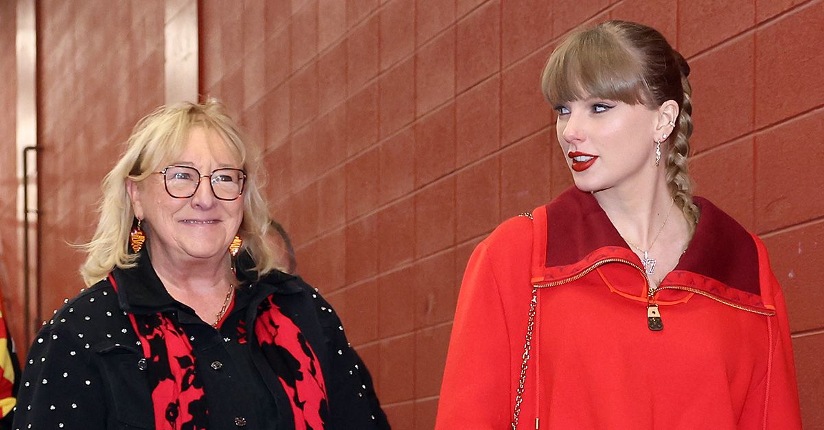 Taylor Swift เพิ่งสวมกางเกงยีนส์สกินนี่สีดำในปี 2024 สู่เกม Chiefs