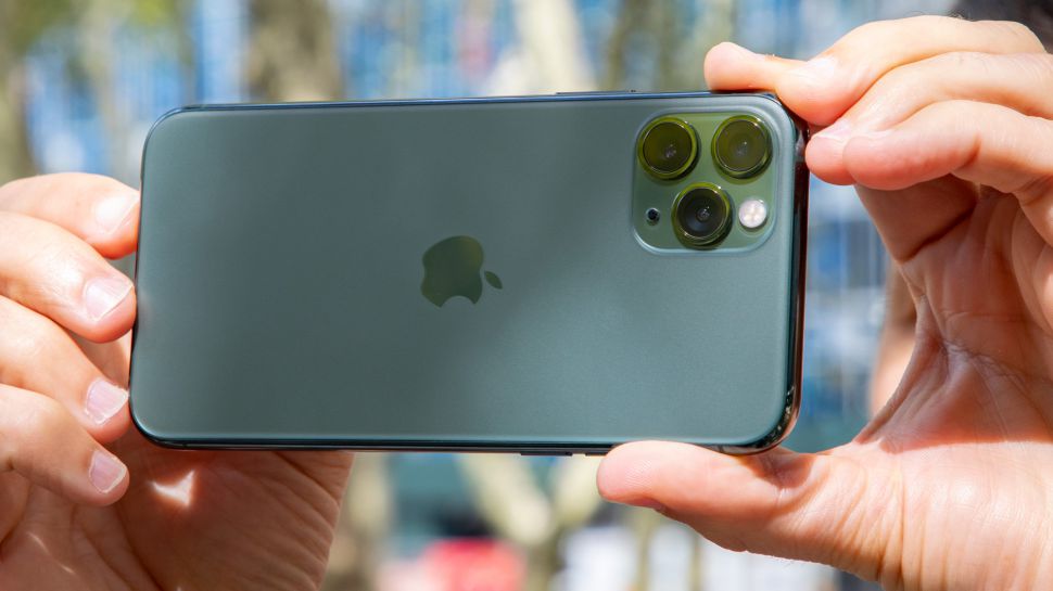 Iphone 11 Users Are Being Taunted By Green Screen Tint Tom S Guide