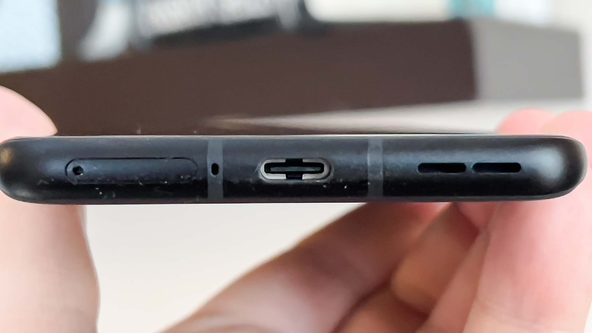 OnePlus 10 Pro power port