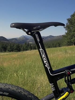 The integrated seatmast design saves a few grams