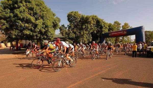 Race start at the Laura pub.