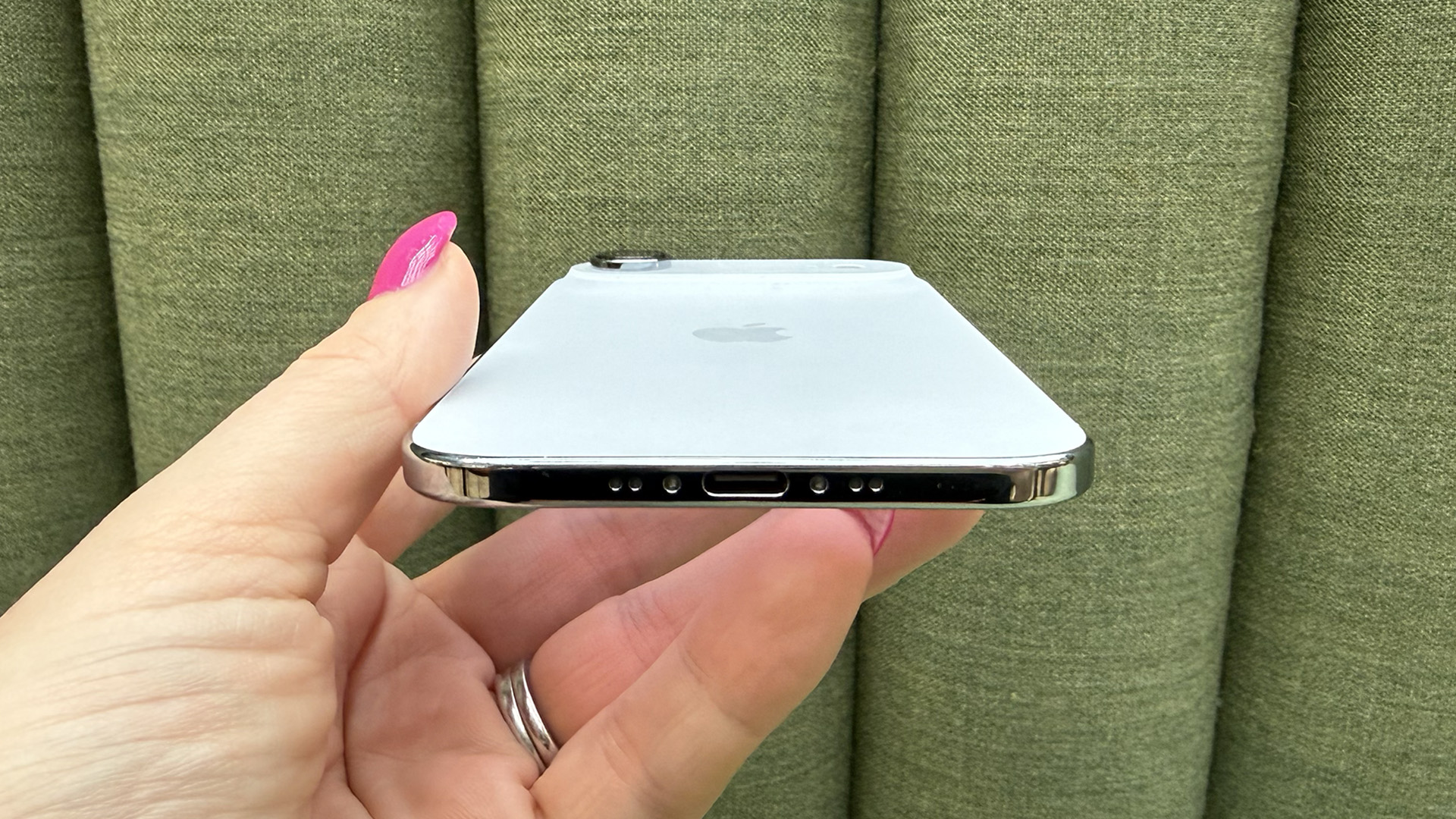 Apple iPhone Air Review