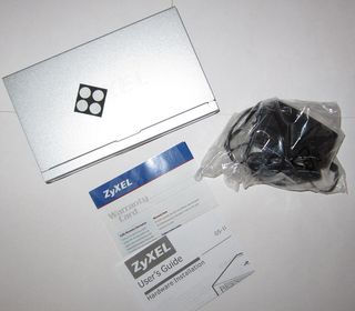 ZyXEL GS-108B Box Contents