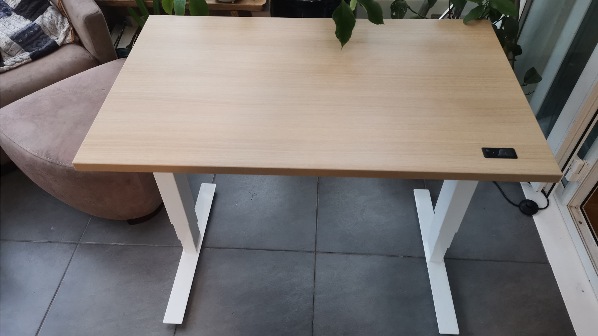 Friska Stockholm Micro Standing Desk in an outside patio, top down shot.