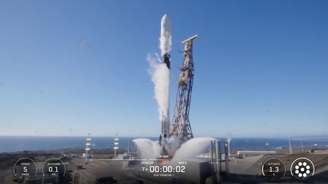 SpaceX launches 21 communications satellites for the US military