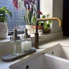 Stone sink caddy in kitchen
