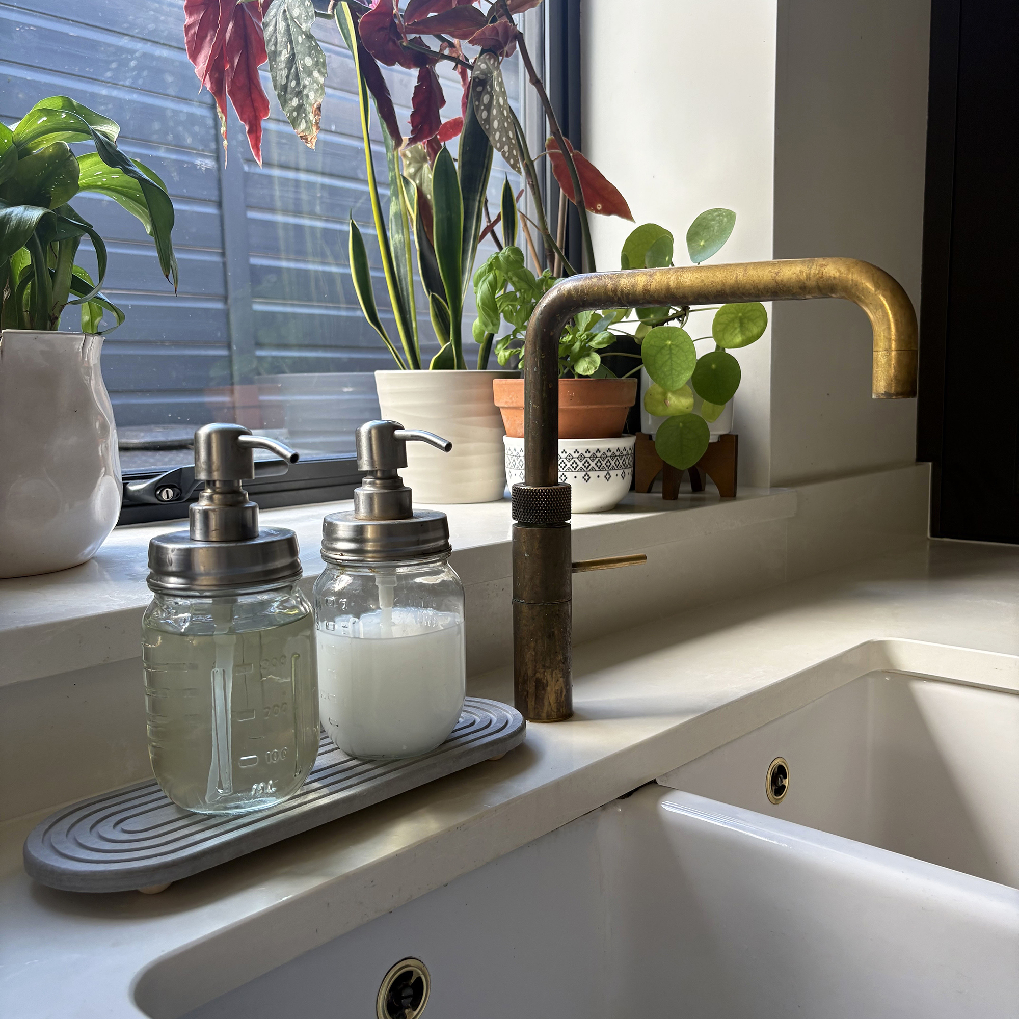 Stone sink caddy in kitchen