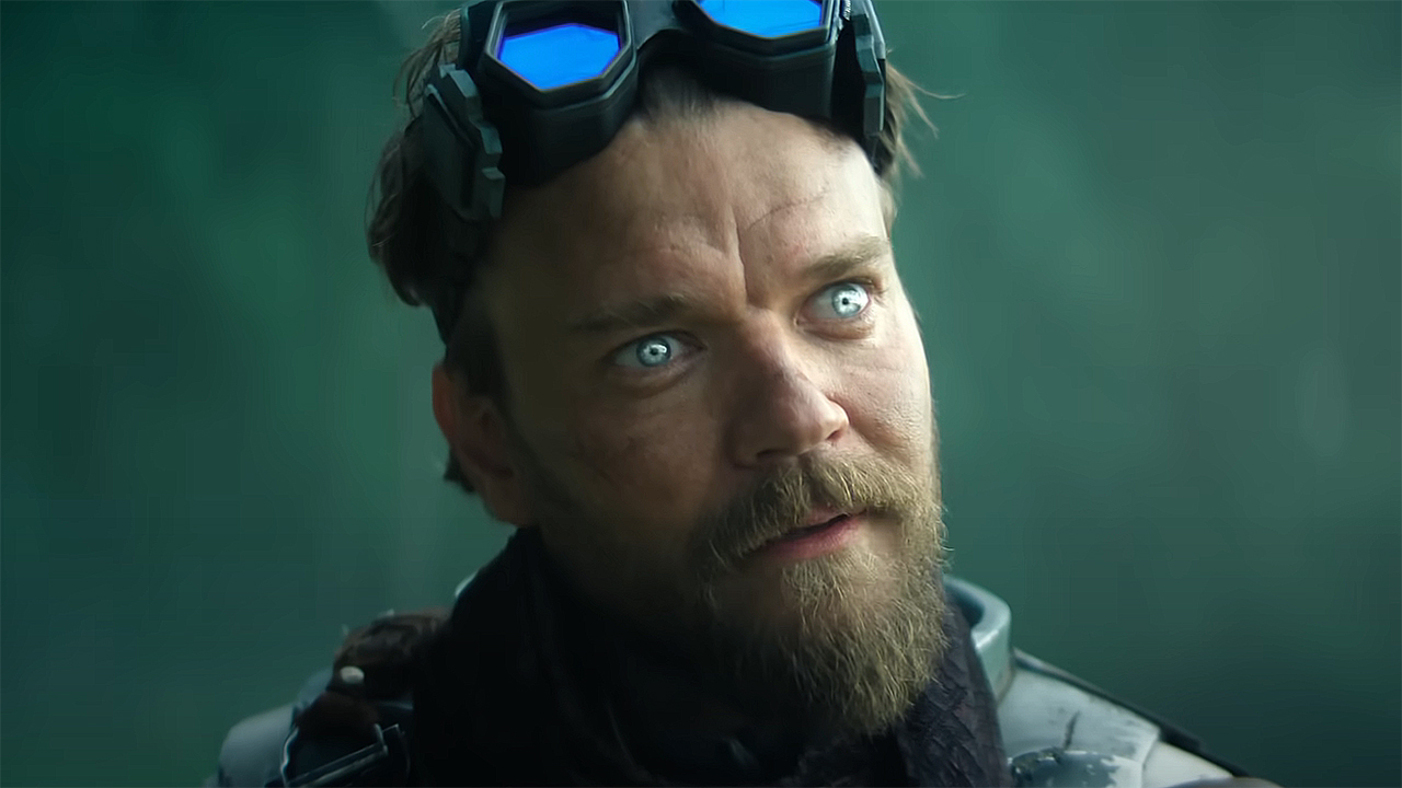 Pilou Asbaek&#039;s The Mule looking at something off-screen in Foundation season 3