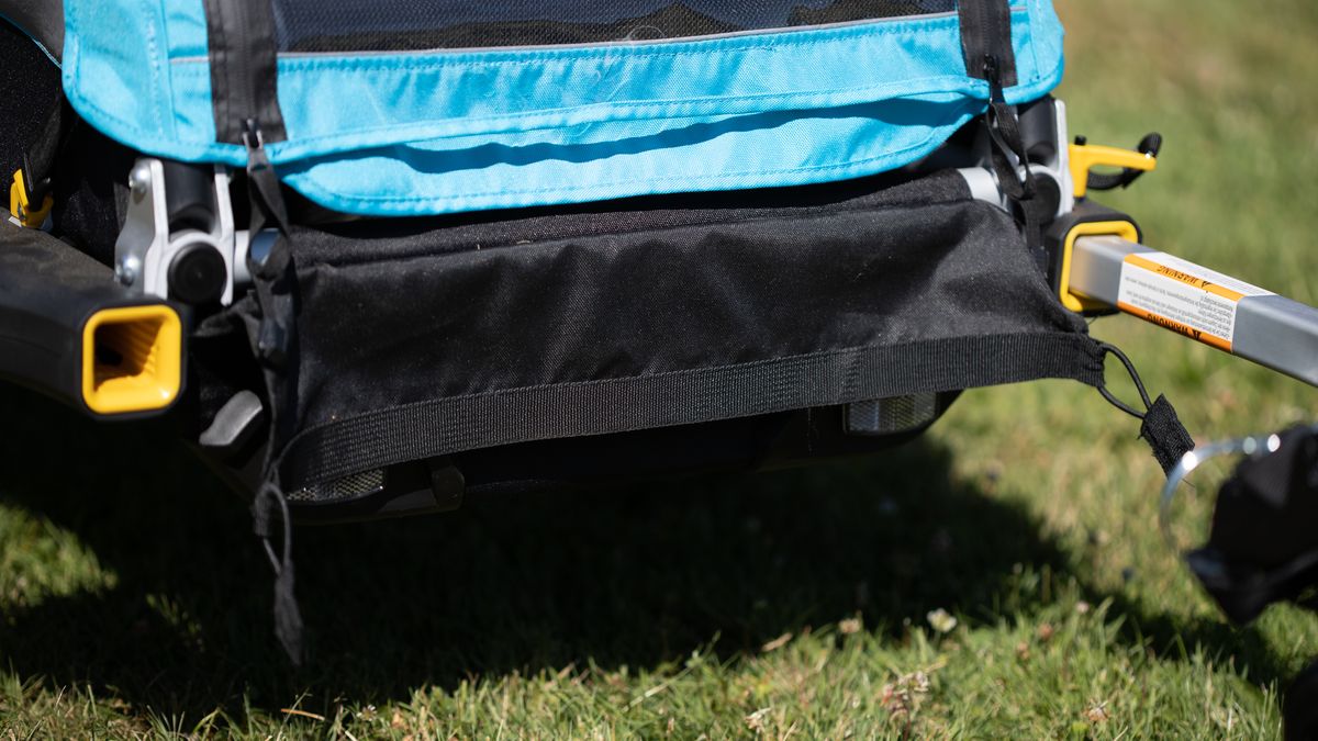Burley D&rsquo;Lite X bike trailer front flap that opens