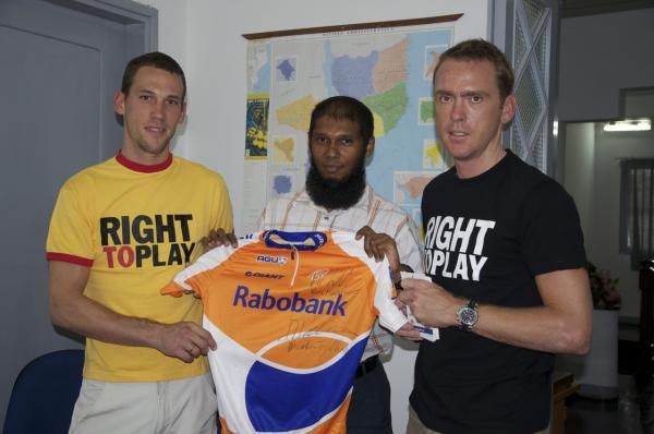 A signed Rabobank jersey for the president of the Mozambican Cycling Federation