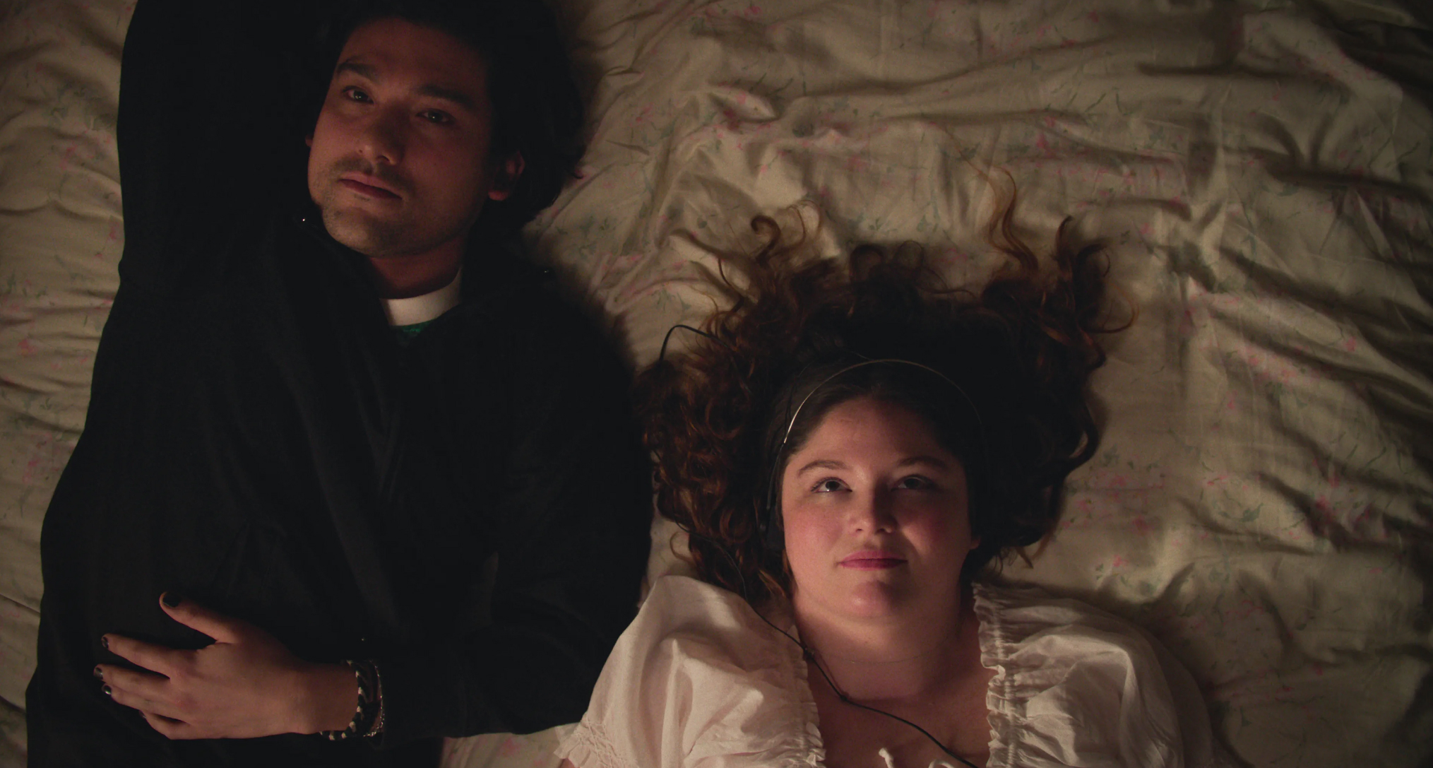 will sharpe as felix and megan stalter as jessica lying in bed in too much