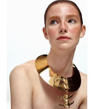 Woman wearing gold spine necklace