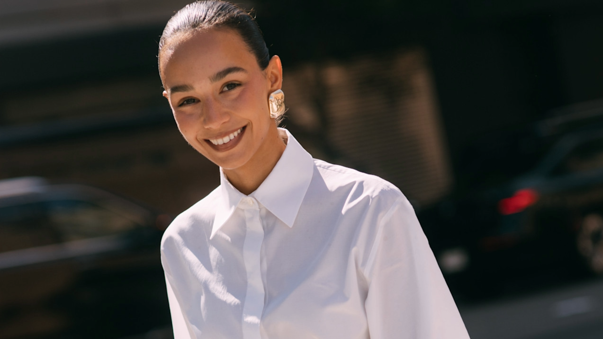 woman wearing all white in New York 
