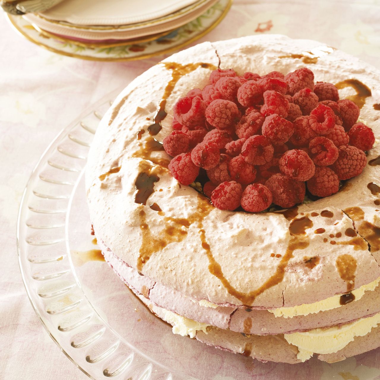 raspberry macaron cake photo