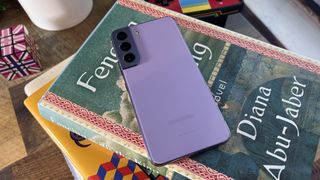 Samsung Galaxy S22 in Bora Purple