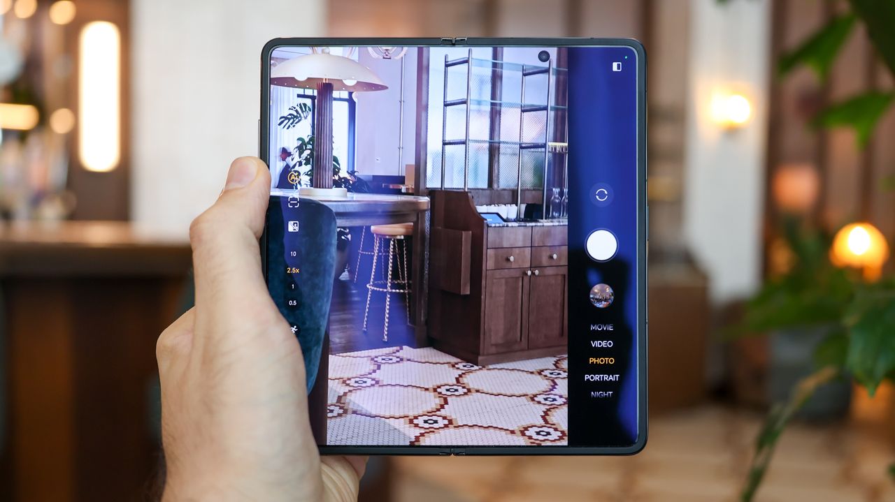 A photo of the Honor Magic V2