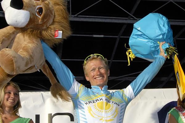 A clearly happy Alexander Vinokourov after winning the TT.