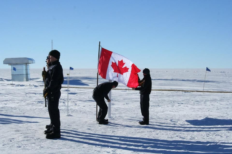 Memorial service for plane crew members at South Pole