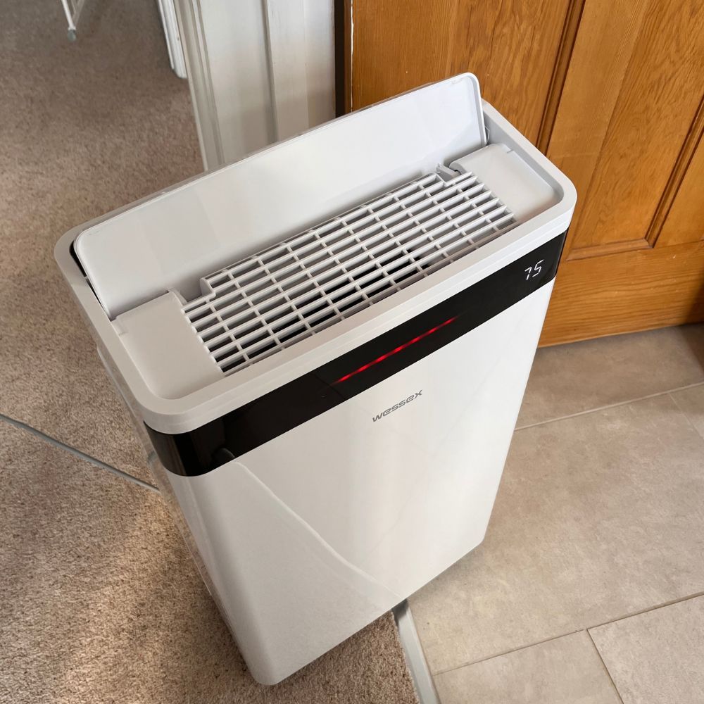 wessex 20l dehumidifier reducing humidity next to bathroom
