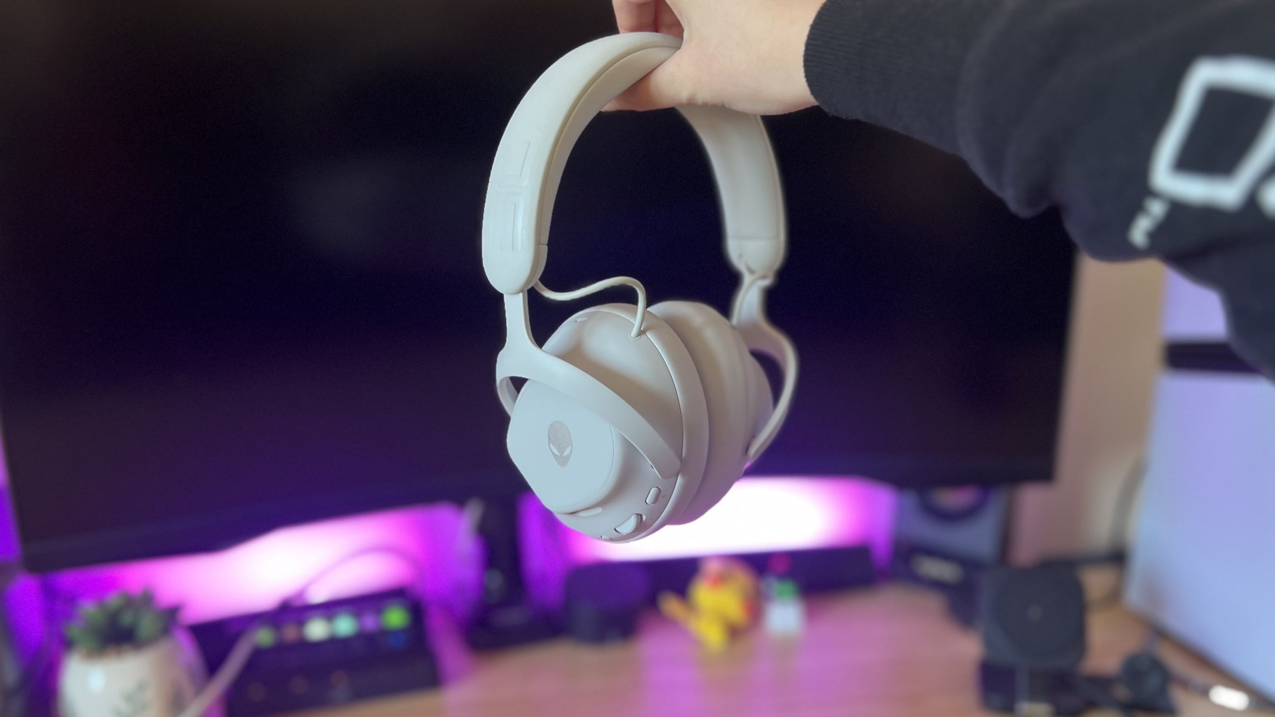Alienware Pro Wireless gaming headset review: “a step out of the ...
