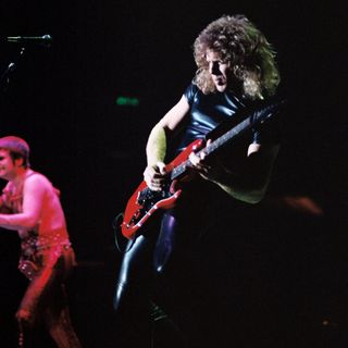Ozzy Osbourne and Brad Gillis live in 1982