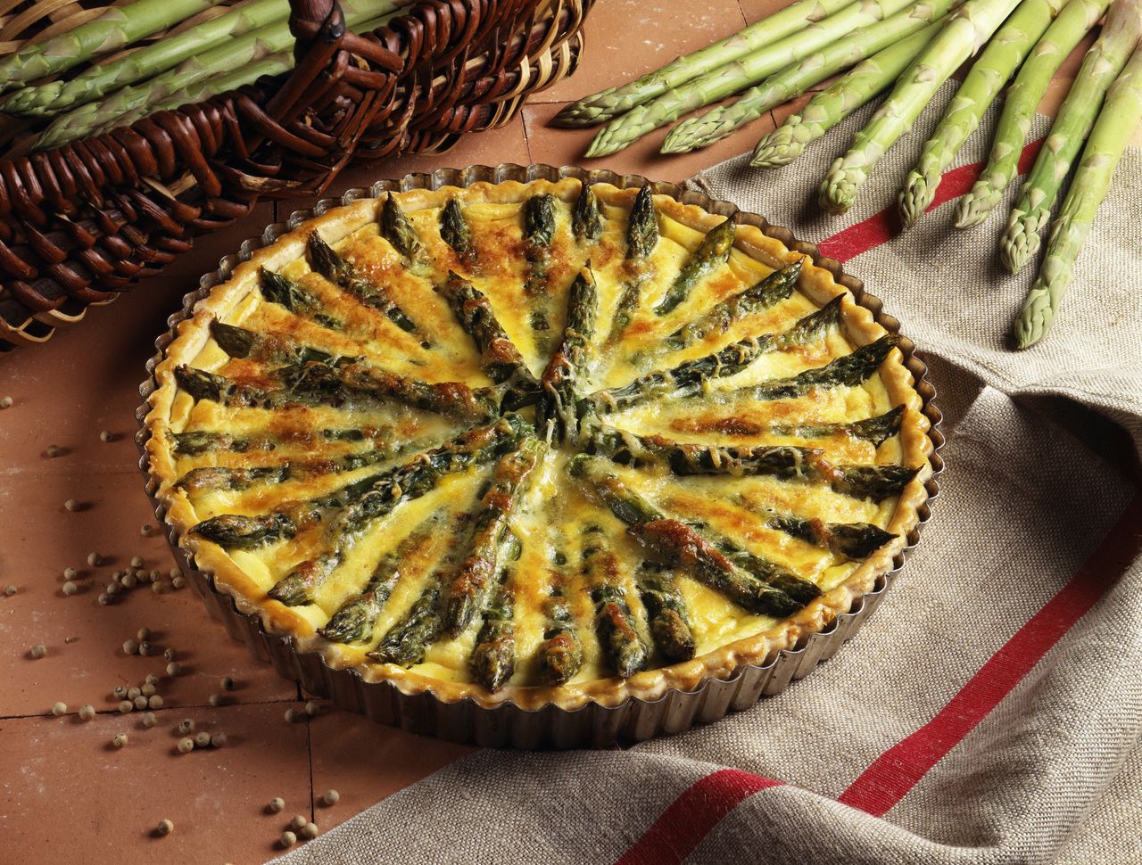 Smoked ham and asparagus tart