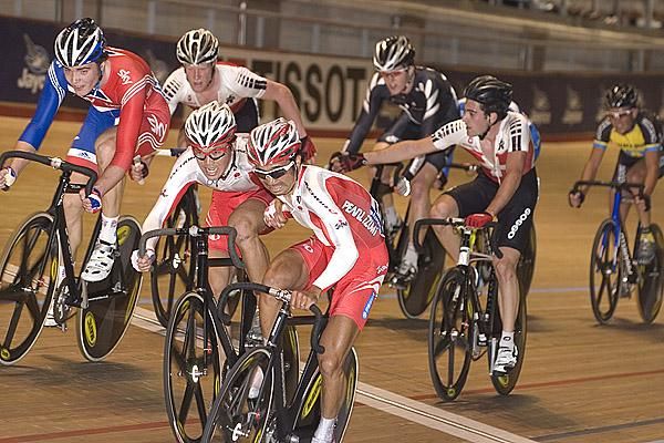 Japanese couple Makoto Iljima and Kazuhiro Mori give it everything as they combine in the men's madison.