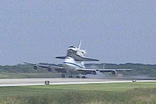 Space Shuttle Discovery Returns to NASA Spaceport