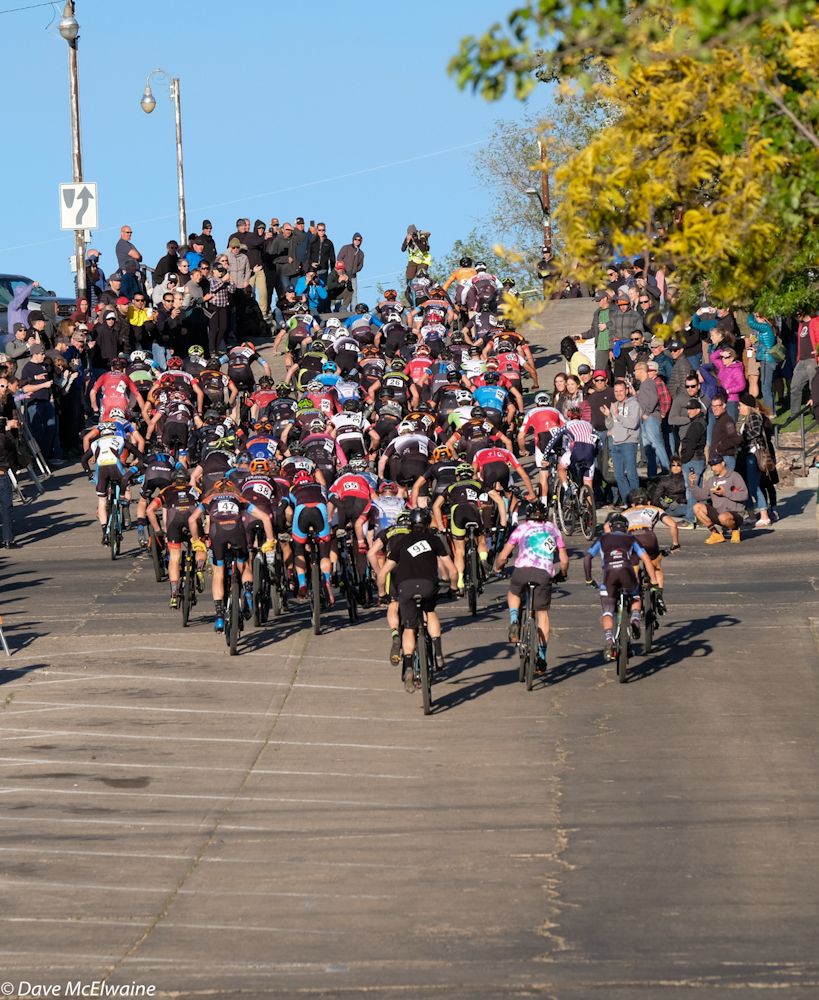 The pro peloton cresting the head wall for the first time