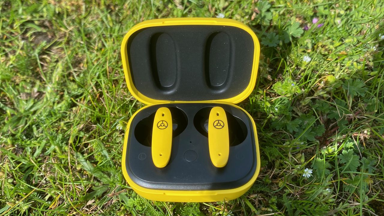 Photo of the TecTecTec Team8E earbuds