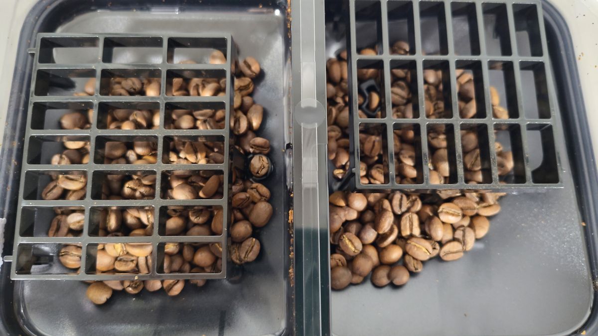 Twin bean hoppers in Siemens EQ900 Plus espresso machine