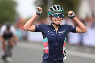 Put your hands in the air: Bigla-Katusha’s Niamh Fisher-Black wins the 2020 elite women’s road-race title at the New Zealand Road Championships in Cambridge