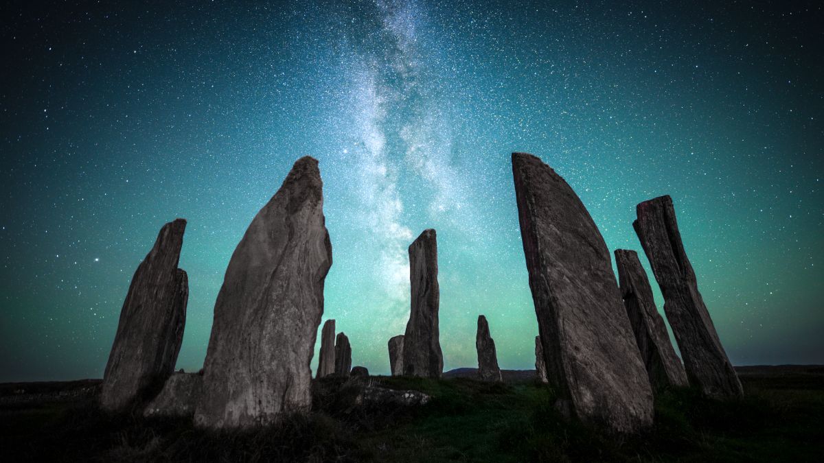 Stonehenge's summer solstice orientation is seen in monuments all over ...