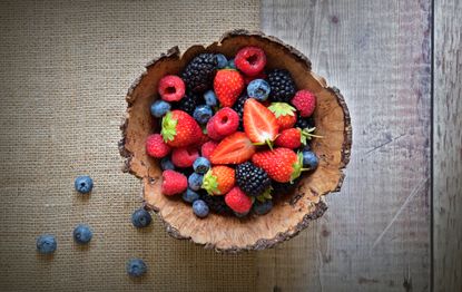 A bowl of low calorie fruits