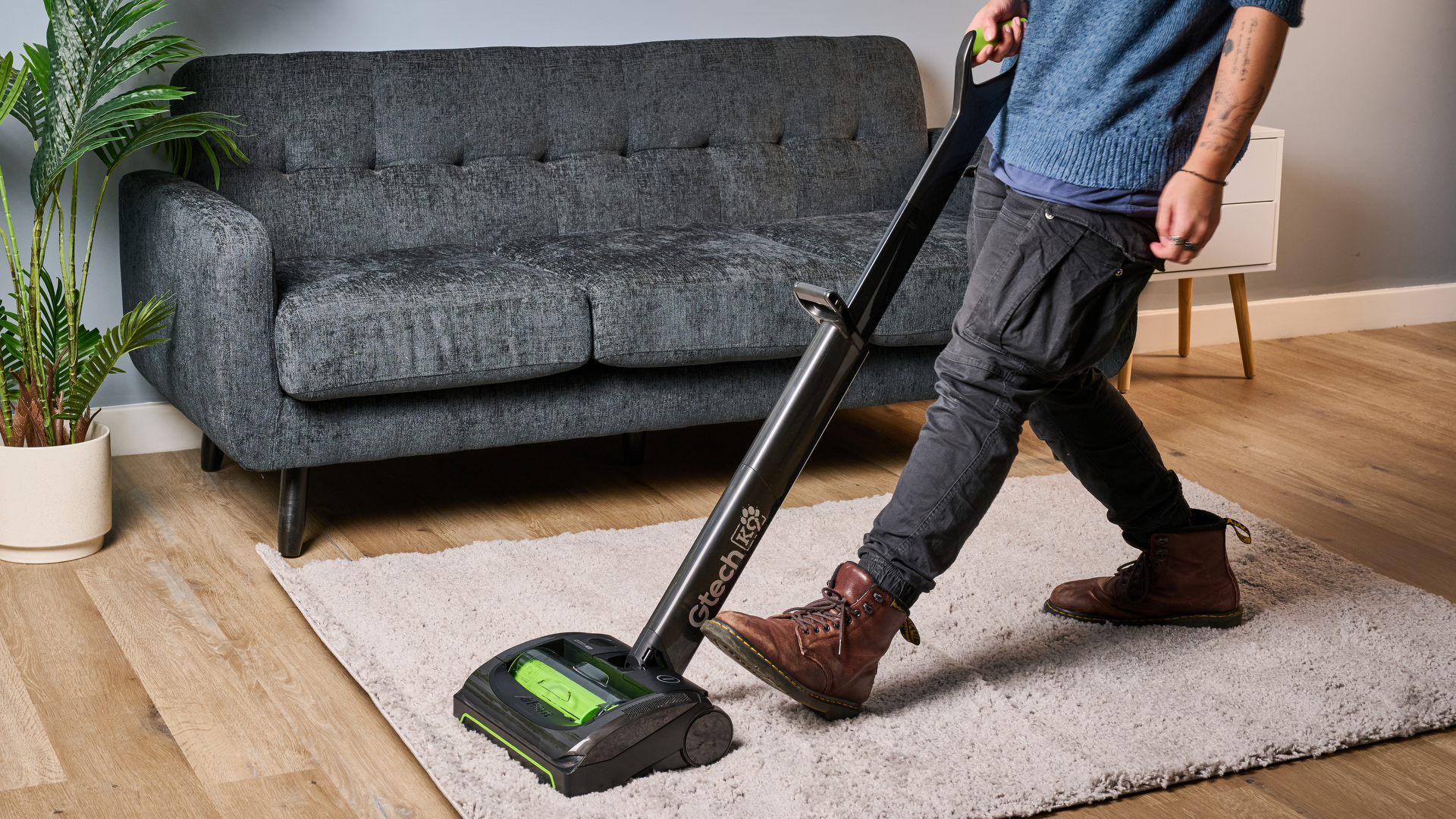 GTech AirRAM 2 K9 cleaning carpet