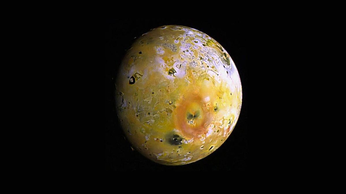 Bukit pasir misterius di bulan vulkanik Jupiter Io mungkin telah dibentuk oleh lava